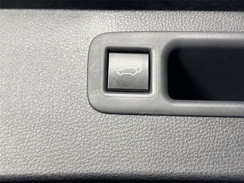 Used 2023 Toyota Highlander XSE FWD image 37