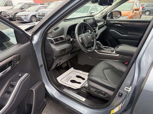 Used 2020 Toyota Highlander Limited image 8