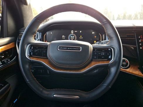 Used 2022 Jeep Grand Wagoneer Series III image 27