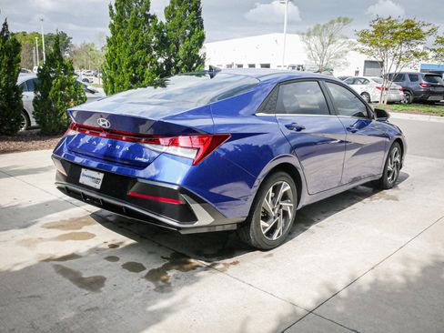 Used 2025 Hyundai Elantra Limited image 11