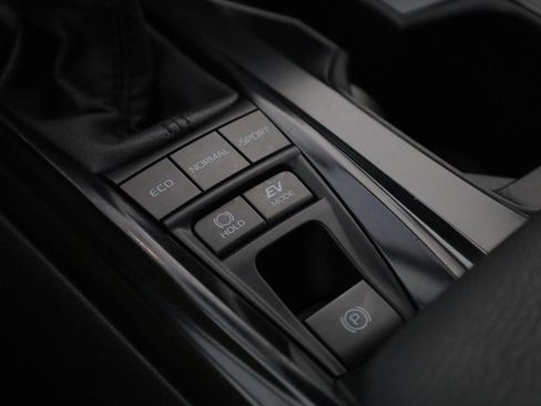 Used 2025 Toyota Camry SE FWD image 17