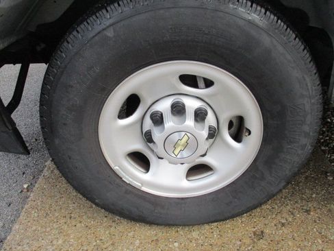 Used 2023 Chevrolet Express 3500 LS image 28