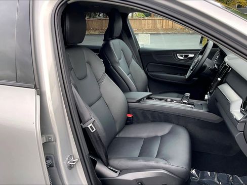 Used 2025 Volvo XC60 B5 Core w/ Climate Package image 10