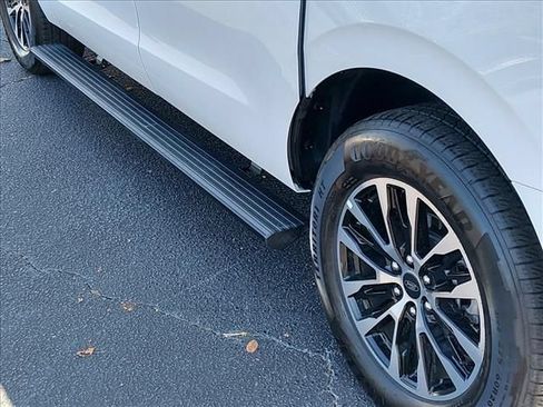 Used 2025 Ford Expedition Max Platinum AWD/4WD image 18