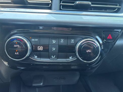 Used 2025 Chevrolet Trax LT w/ Driver Confidence Package FWD image 23