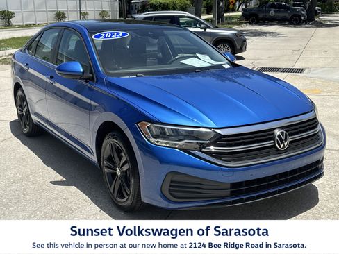 Certified 2023 Volkswagen Jetta SE w/ Panoramic Sunroof Package FWD image 1