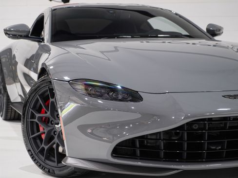 Used 2022 Aston Martin V8 Vantage Coupe RWD image 25