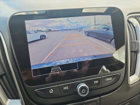 Used 2025 Chevrolet Malibu LT image 14