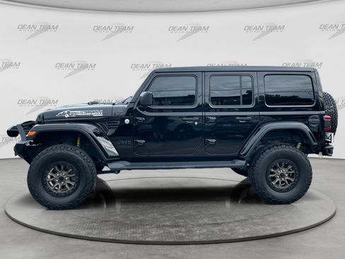 Used 2019 Jeep Wrangler Unlimited Sahara AWD/4WD image 4