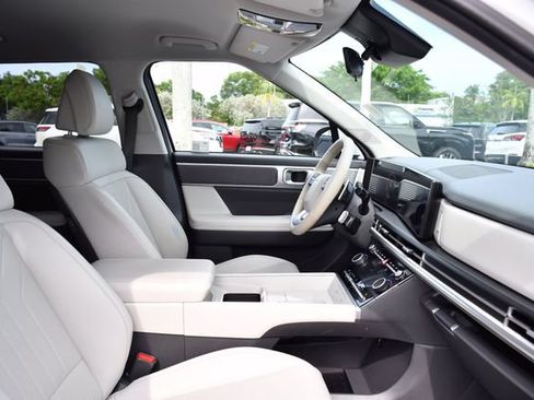 Used 2025 Hyundai Santa Fe SEL FWD image 29