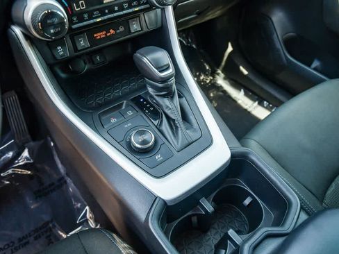 Used 2022 Toyota RAV4 SE AWD/4WD image 19