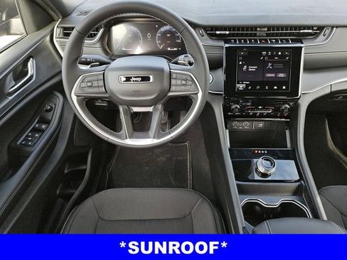 New 2025 Jeep Grand Cherokee L Laredo image 4