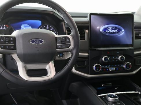 Used 2023 Ford Expedition XLT image 3