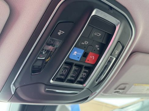 Used 2022 Jeep Grand Cherokee L Limited image 19