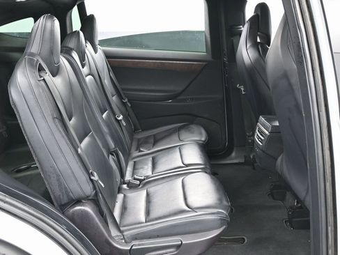 Used 2018 Tesla Model X 100D image 39