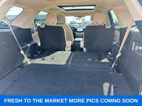 Used 2022 Ford Explorer XLT w/ Equipment Group 202A AWD/4WD image 23