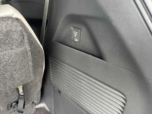 Used 2025 Toyota Sienna XLE w/ XLE Plus Package AWD/4WD image 17
