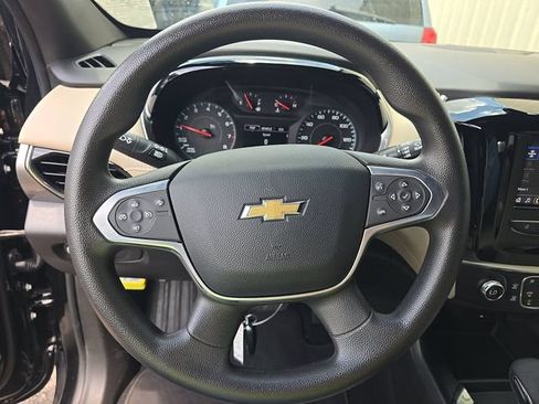 Used 2023 Chevrolet Traverse LS FWD image 9