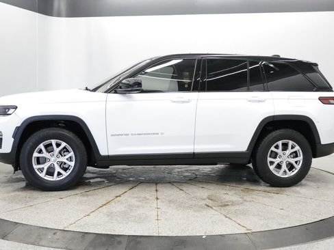 Used 2022 Jeep Grand Cherokee Limited AWD/4WD image 2