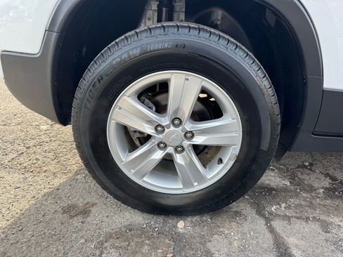 Used 2018 Chevrolet Trax LT w/ LT Convenience Package image 26