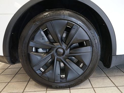 Used 2021 Tesla Model Y Long Range AWD/4WD image 54