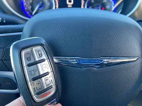 Used 2021 Chrysler Pacifica Touring w/ Cold Weather Group image 20