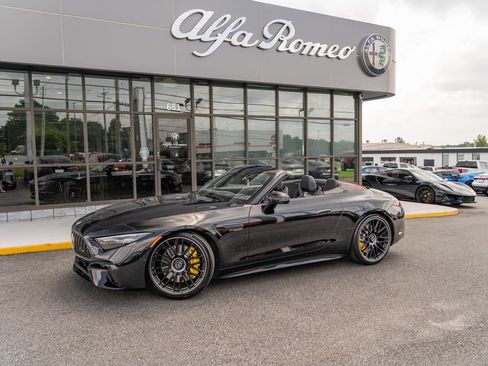 Used 2023 Mercedes-Benz SL 63 AMG 4MATIC w/ Driver Assistance Package image 2