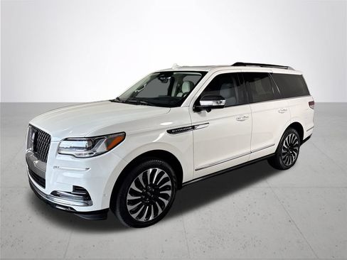 Used 2023 Lincoln Navigator Black Label AWD/4WD image 2