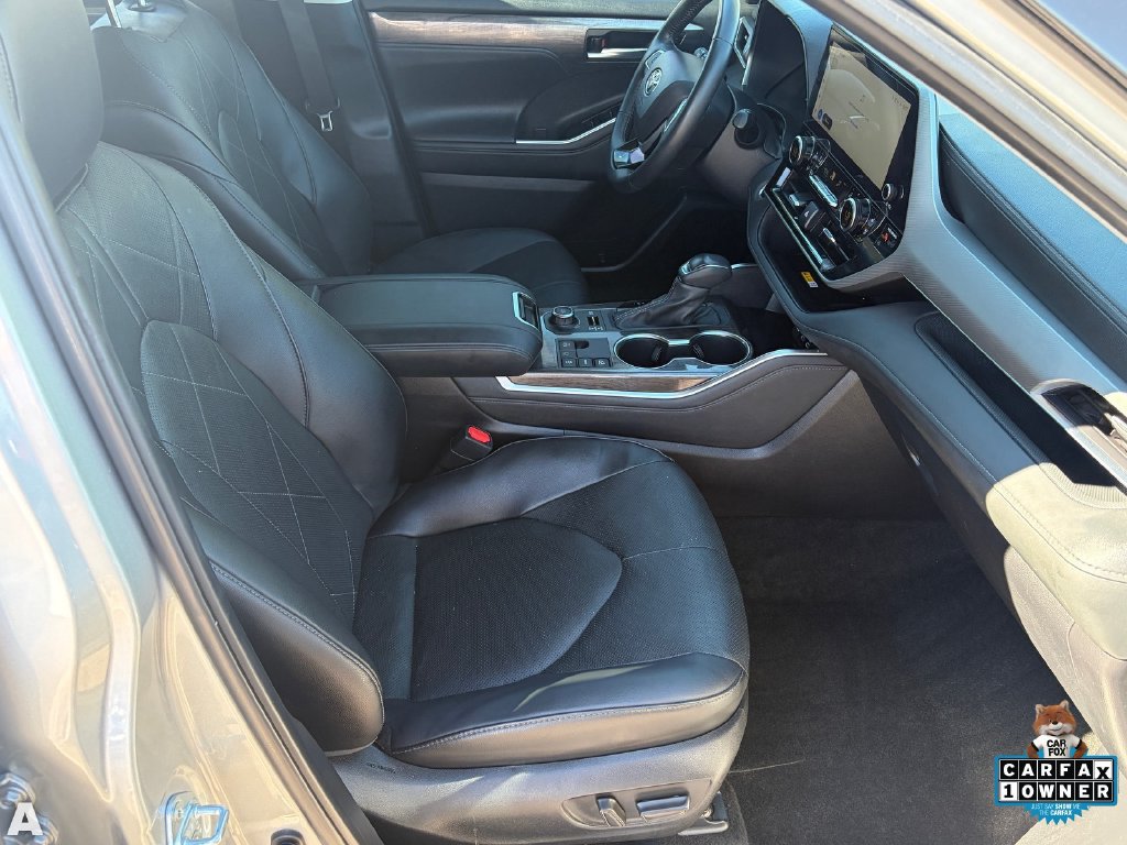 Used 2025 Toyota Highlander Platinum AWD/4WD image 12