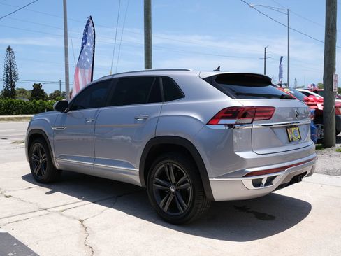 Used 2020 Volkswagen Atlas Cross Sport SE w/ Panoramic Sunroof Package FWD image 5