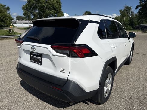 Used 2019 Toyota RAV4 LE AWD/4WD image 5