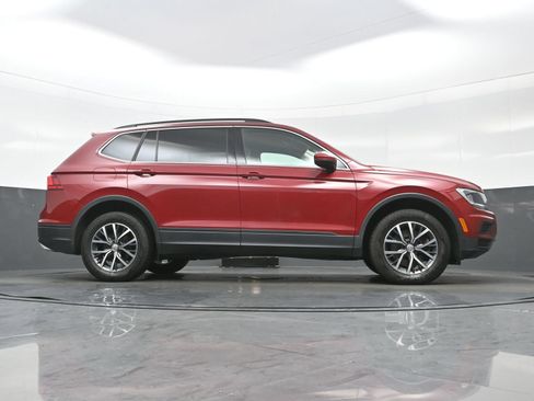 Used 2019 Volkswagen Tiguan SE AWD/4WD image 32