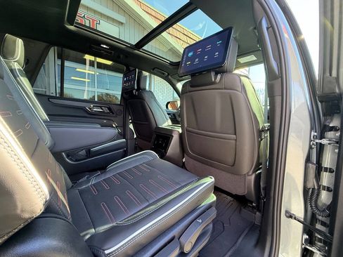 Used 2025 GMC Yukon AT4 Ultimate w/ LPO, Floor Liner Package image 43