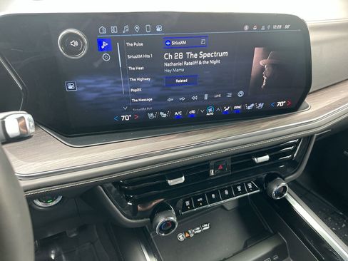 Used 2025 Chevrolet Tahoe Premier image 16