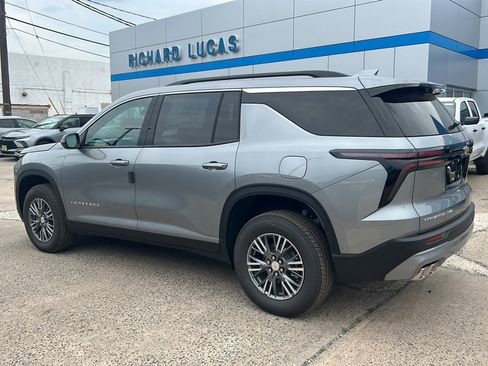 New 2026 Chevrolet Traverse LT w/ Driver Confidence Package AWD/4WD image 7