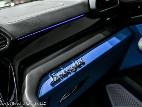 Used 2023 Lamborghini Urus S image 38