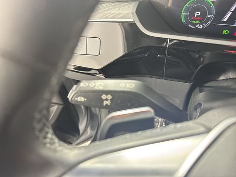 Used 2022 Audi e-tron Premium w/ Convenience Plus Package AWD/4WD image 14