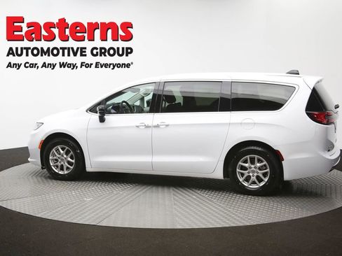 Used 2024 Chrysler Pacifica Touring-L FWD image 63