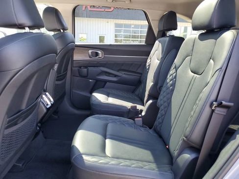 Used 2023 Kia Sorento SX Prestige image 16