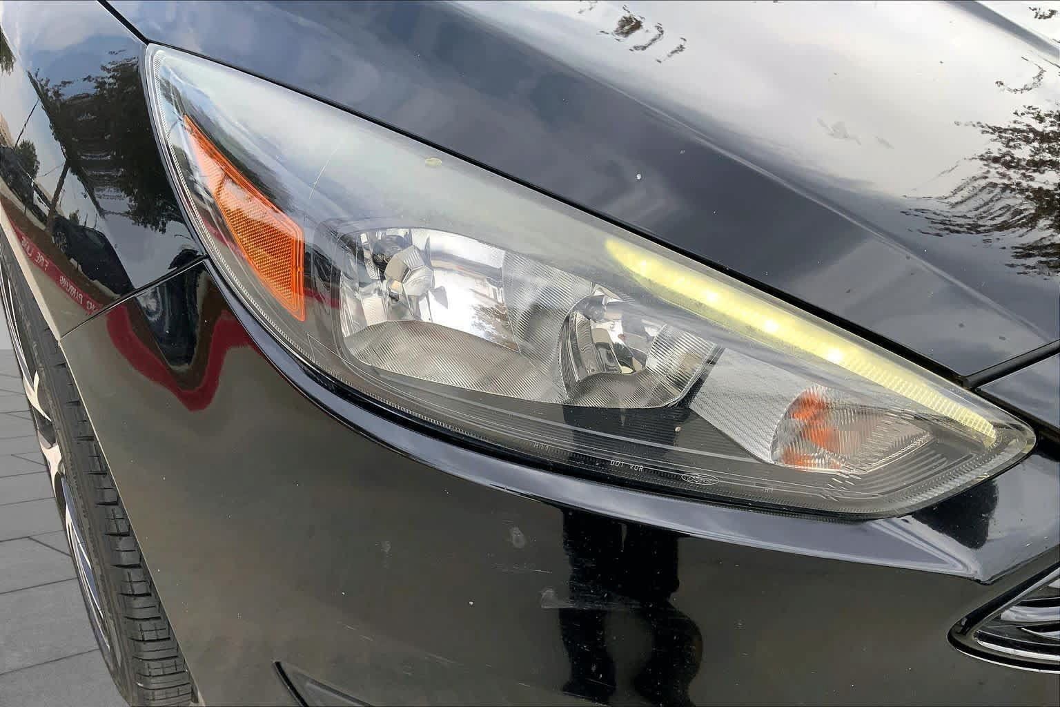 Used 2018 Ford Focus SE w/ SE Appearance Package FWD image 27