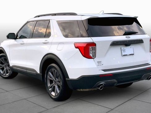 Used 2022 Ford Explorer XLT w/ Equipment Group 202A RWD image 12