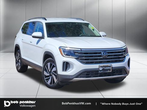 Used 2024 Volkswagen Atlas SE AWD/4WD image 1