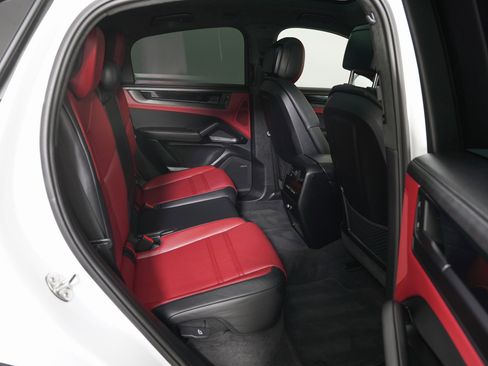 Used 2025 Porsche Cayenne GTS image 10