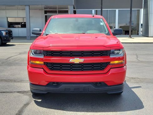 Used 2018 Chevrolet Silverado 1500 Custom w/ Custom Convenience Package RWD image 2