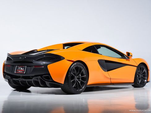 Used 2020 McLaren 570S Spider image 10