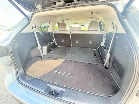 Used 2022 Toyota Highlander XLE image 14