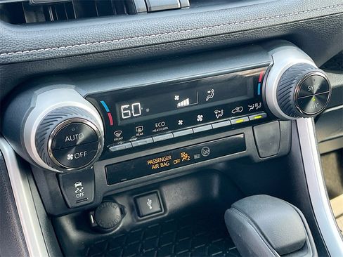 Used 2022 Toyota RAV4 LE image 15