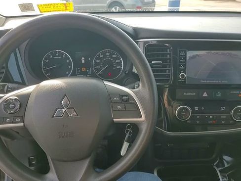 Used 2018 Mitsubishi Outlander ES image 27