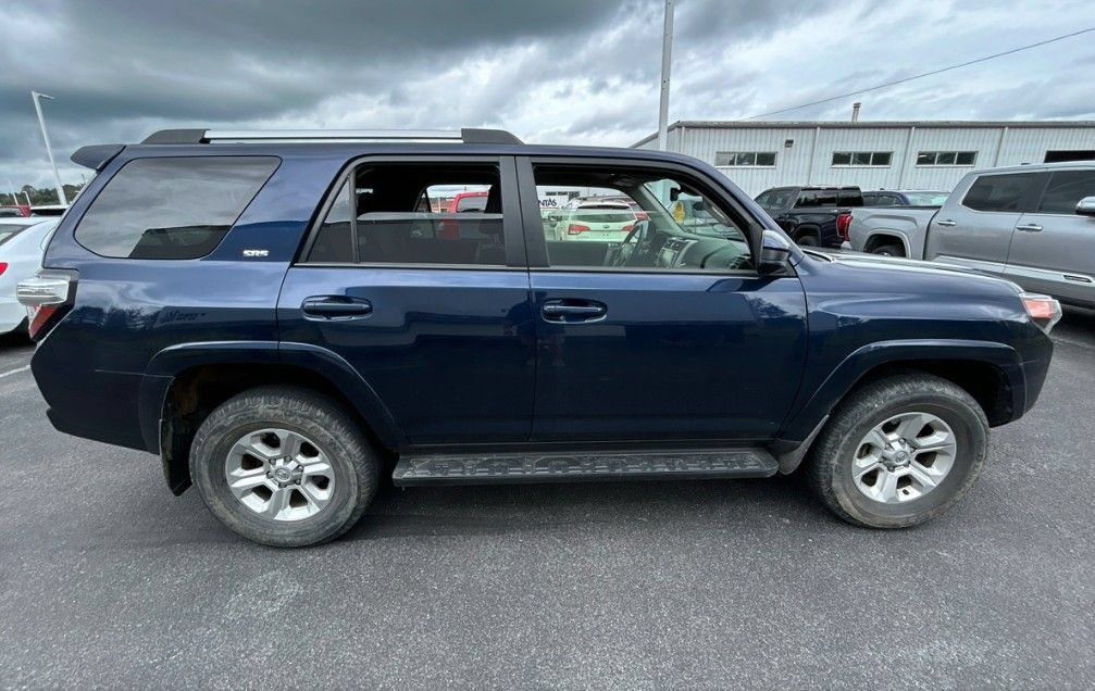 Used 2023 Toyota 4Runner SR5 AWD/4WD image 4