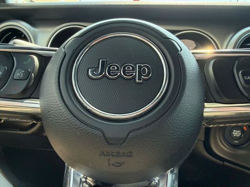 Used 2020 Jeep Gladiator Sport w/ Quick Order Package 24S AWD/4WD image 18